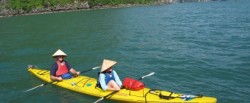 Paddle-in-Halong-Bay